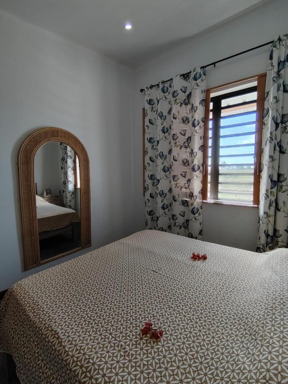 Le P'Tit Bohneur Apartamento Trou aux Biches Exterior foto